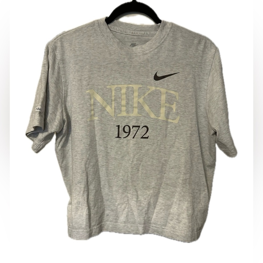 NWOT. Nike Sportswear Classic T. Size S. - Picture 3 of 13